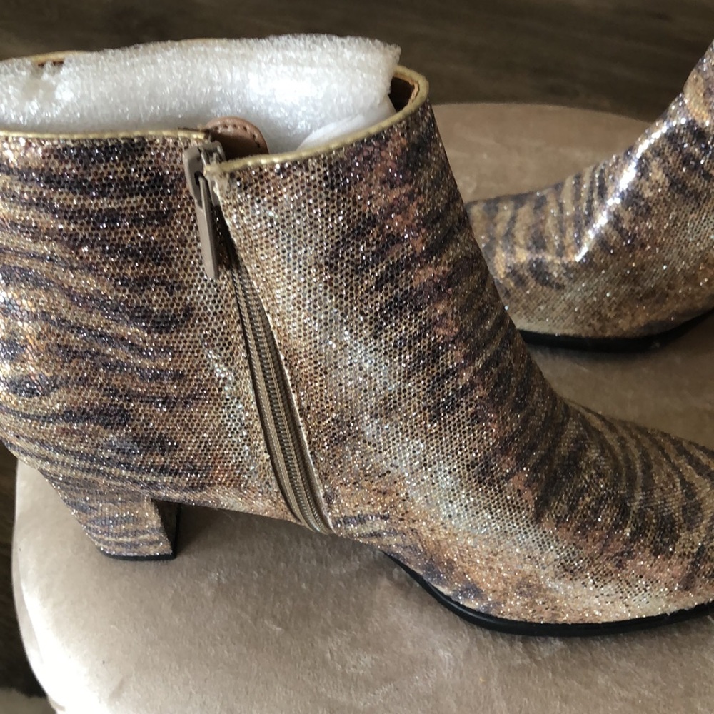 NEW!  IMPO METALLIC ANIMAL PRINT ANKLE ZIP UP BOOTS - Picture 3 of 9